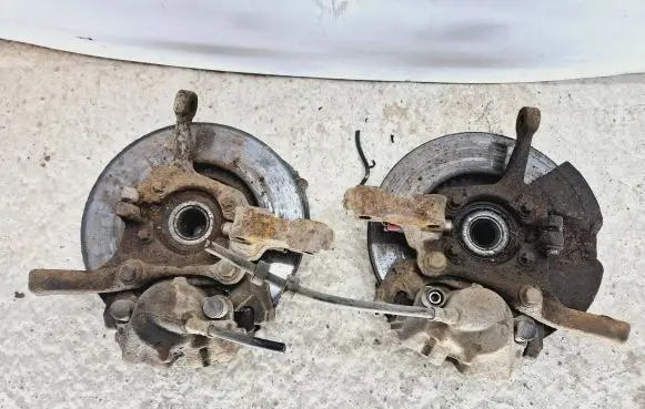 Volvo S70 V70 V70 XC Front wheel hub spindle knuckle