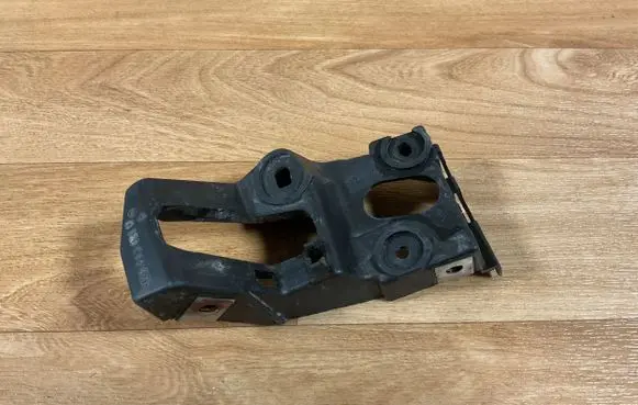 Audi A4 S4 B7 8E 8H Fender mounting bracket 8E0853921D