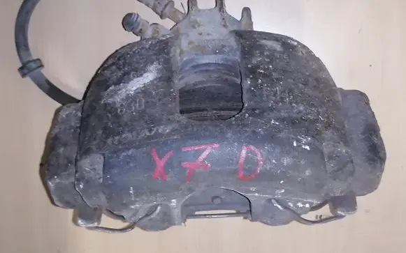 Volvo XC70 Front brake caliper