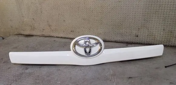 Toyota Verso Trunk door license plate light bar 768110F050