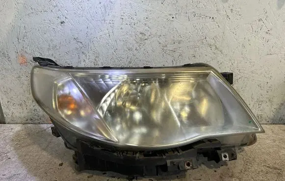 Subaru Forester SH Headlight/headlamp T090038 1823