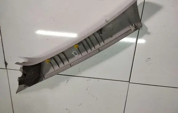Volvo V50 (D) pillar trim (bottom) 
