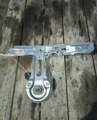 Rear door manual window regulator