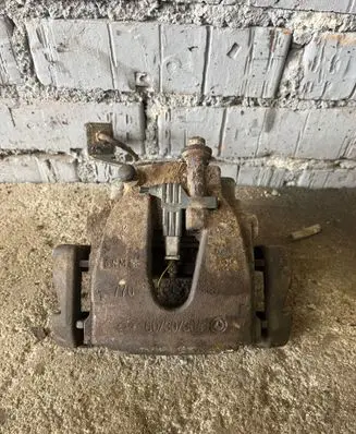 Front brake caliper