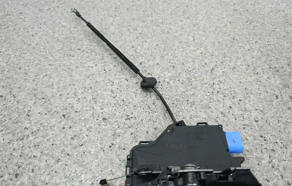 Volkswagen Golf VI Front door lock 3D1837016AC