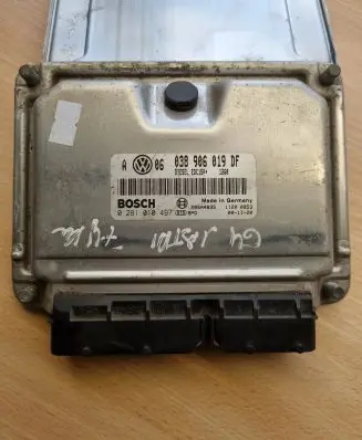 Volkswagen Golf IV Engine control unit/module 038906019DF 28SA4835 0281010497
