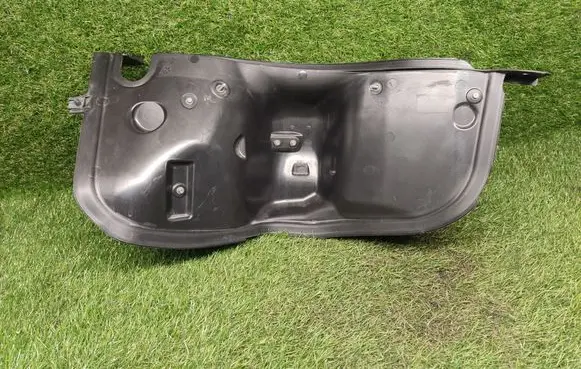 Volkswagen Touareg II Heat shield in engine bay 7P6819512C 7P6819512