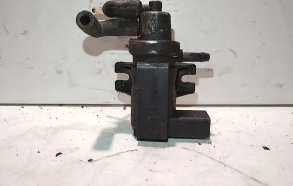 Volkswagen PASSAT B5 Vacuum valve 1J0906627A