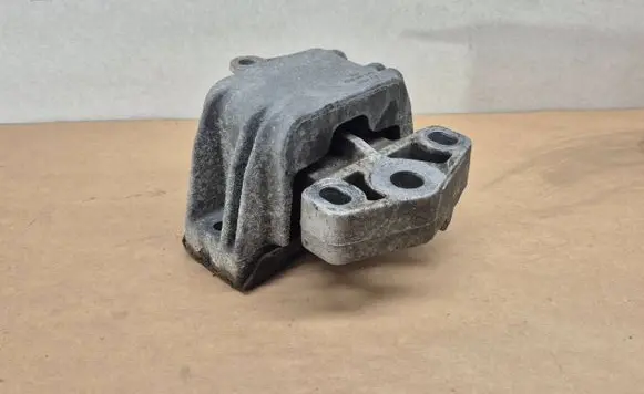 Volkswagen Sharan Engine mount bracket 7M3199555
