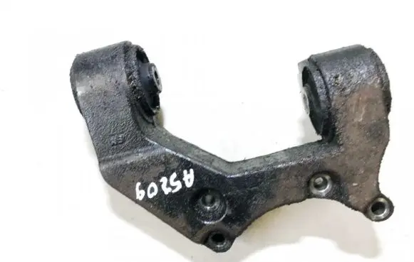 Suzuki Grand Vitara II Engine mount bracket