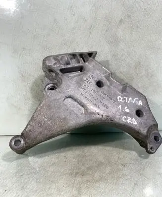Skoda Octavia Mk2 (1Z) Engine mounting bracket 03l199207