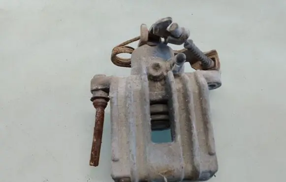 Volkswagen PASSAT B5 Rear brake caliper