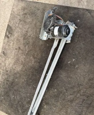 Front wiper linkage and motor