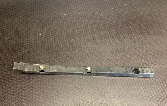 Hyundai Santa Fe Front bumper mounting bracket 865152B000