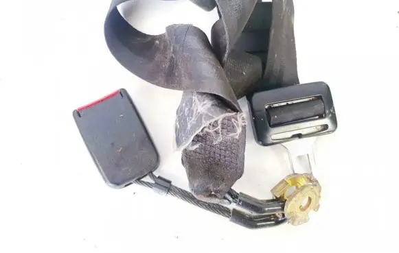 Volkswagen Golf IV Middle seatbelt (rear) 30001685a
