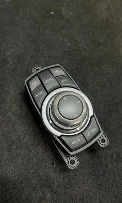 Head unit multimedia control
