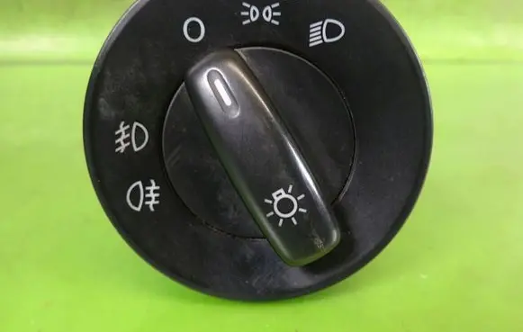 Skoda Octavia Mk2 (1Z) Light switch 1Z0941431G