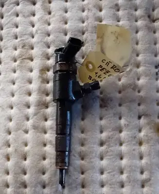 Peugeot 208 Fuel injector 0445110339