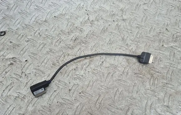 Volkswagen Polo V 6R iPod connector socket 000051446L