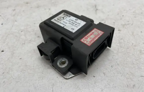 Mercedes-Benz E W211 ESP (stability program) switch 0265005230 0015404517