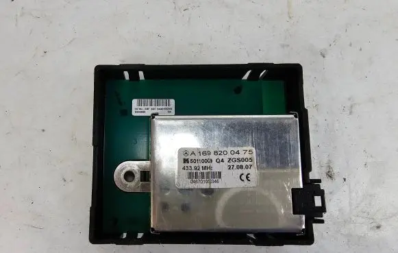 Mercedes-Benz B W245 Antenna control unit A1698200475