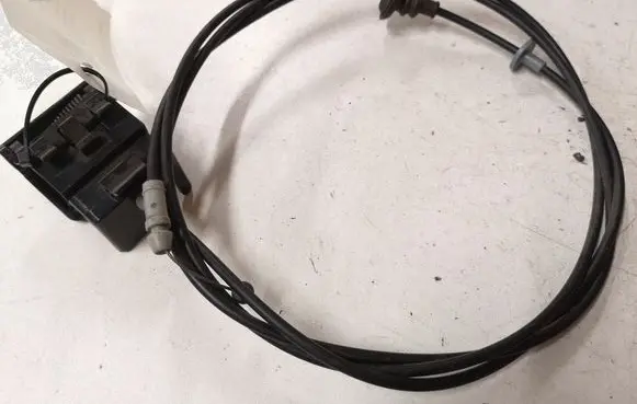 Mazda 5 Engine bonnet (hood) release handle
