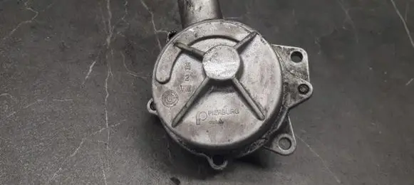 Audi A4 S4 B5 8D Vacuum pump 72218501