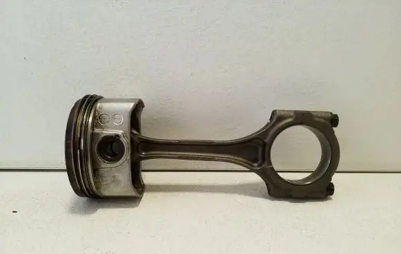 Lexus CT 200H Piston with connecting rod 37130