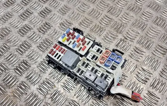 Ford Fiesta Fuse module MX3111805000017 FT2FA J2BT14A005DEA