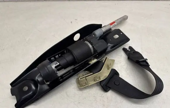 Volvo XC70 Front seatbelt 39860303