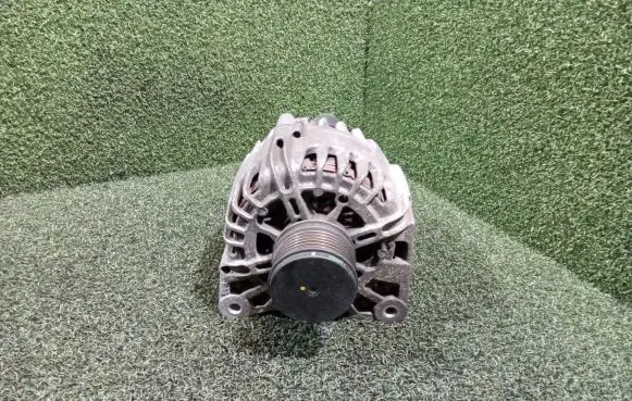 Renault Clio III Generator/alternator 231004554R 2612716A 213067987