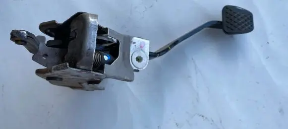 Honda CR-V Brake pedal
