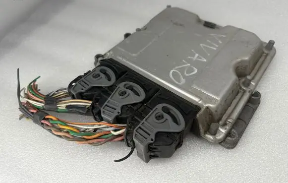 Opel Vivaro Engine control unit/module 0281010632 28SA5609 8200118526
