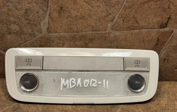 Mercedes-Benz C W204 Front seat light 165086