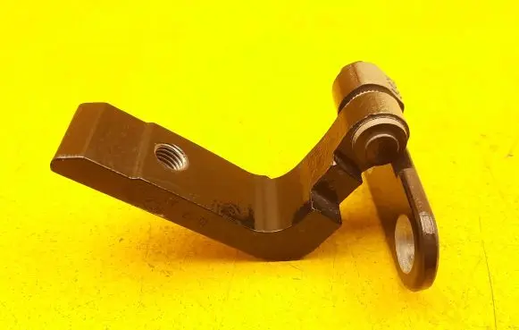 BMW 7 G11 G12 Rear door lower hinge 7333093