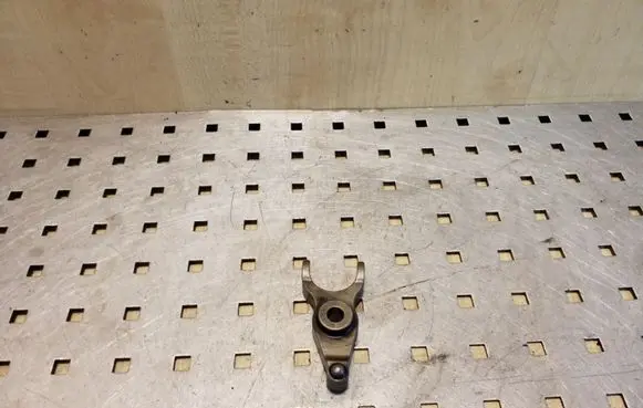 Toyota Land Cruiser (J120) Fuel Injector clamp holder