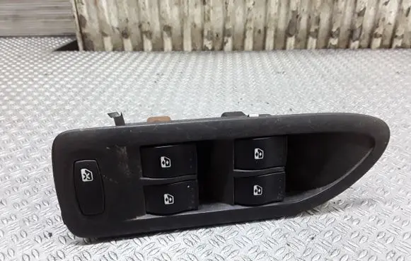 Renault Laguna II Electric window control switch 8200397298