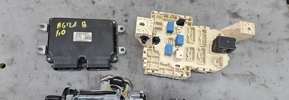 Opel Agila B Engine ECU kit and lock set 3392051K03 E6T90071H5ZE 3677051K20