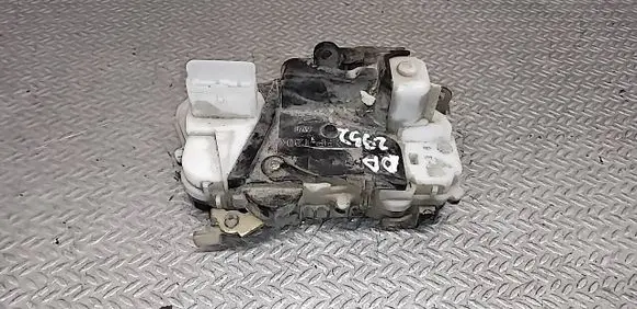Citroen C5 Front door lock 