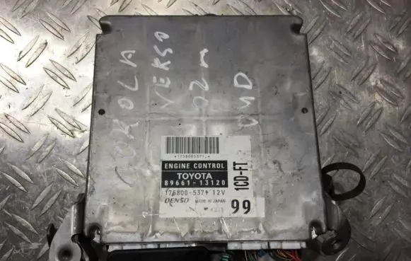 Toyota Corolla Verso E121 Engine control unit/module 8966113120 175800-537112v