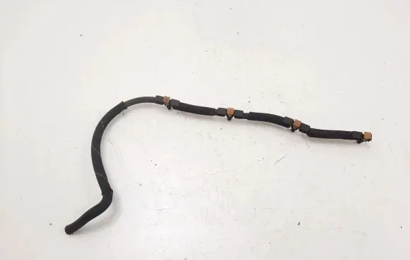 Volkswagen PASSAT B7 Fuel return line/hose 