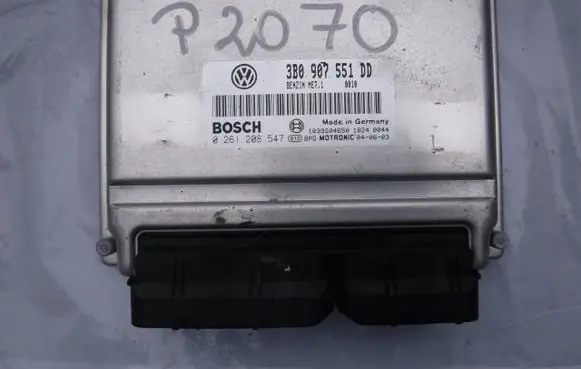 Volkswagen PASSAT B5.5 Engine control unit/module 3B0907551DD