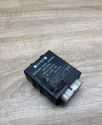 Toyota Avensis T220 Door control unit/module 8974105010 05810700