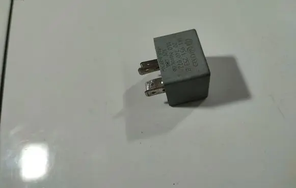 Audi A4 S4 B5 8D Other relay 141951253B