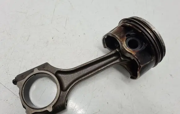 Audi A5 8T 8F Piston 