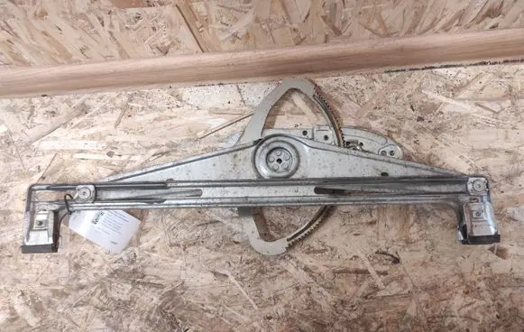 Ford Focus C-MAX Front door manual window regulator 