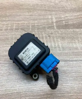 Audi A6 S6 C5 4B Air flap motor/actuator 4B1820511M 0132801171 WITHPLUG