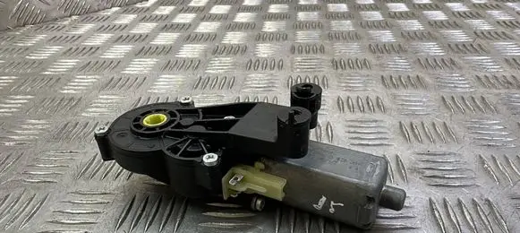 Mercedes-Benz E W212 Seat adjustment motor 0390203326