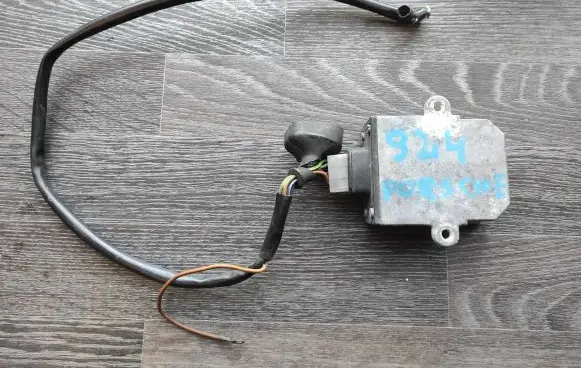 Porsche 924 Ignition amplifier control unit 0227100038 313107