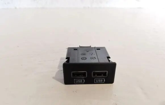 Dodge Charger USB socket connector 68253158AA
